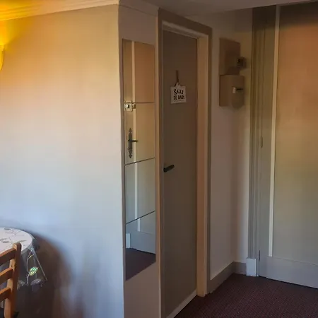 아파트 Bienvenue Au Palace Riviera 멍똥